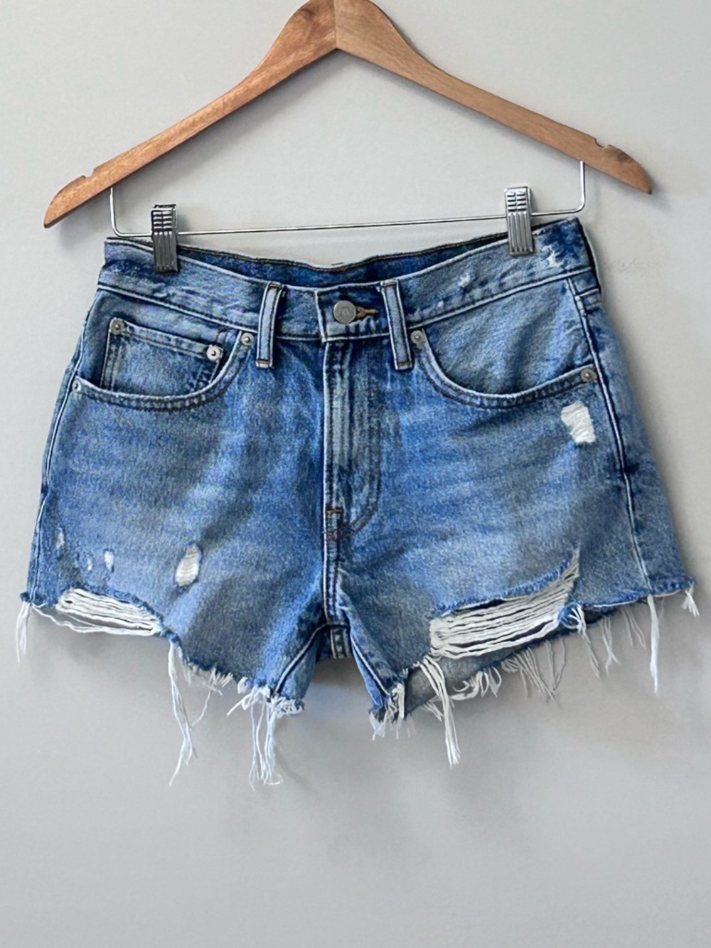 Lucky Brand Distressed Frayed Cut Off Midrise Blue Jean Shorts 3” Women’s 2 / 26